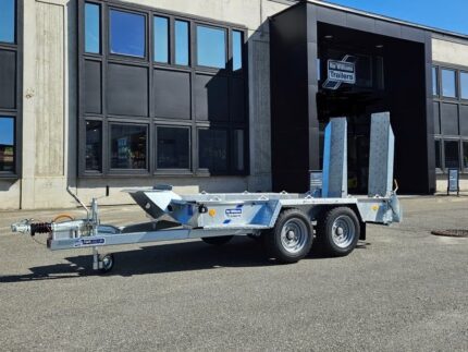 Baumaschinentransporter